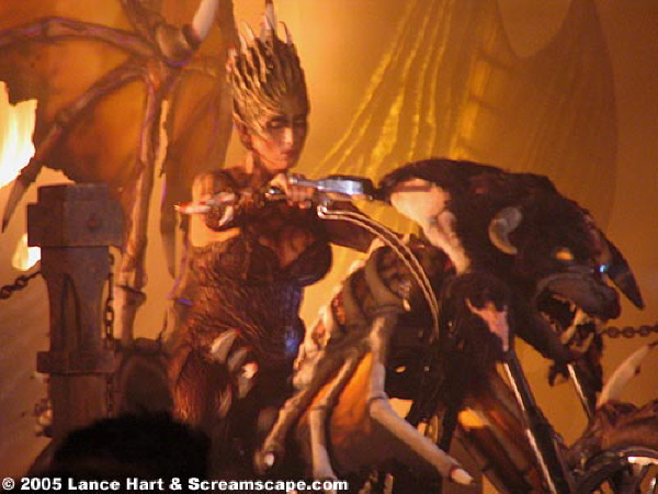 06_Queen on Hell Cycle