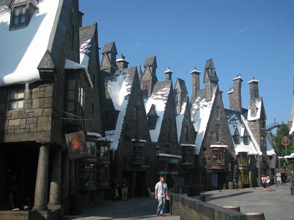 2010_06_Potter_Hogsmeade01