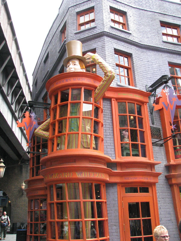 UO_DiagonAlley05_Wheezes2