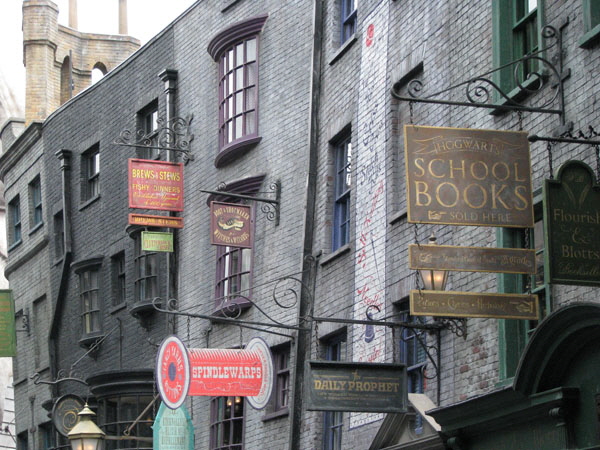 UO_DiagonAlley54